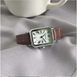 Retro Watches Classic Casual Quartz Dial Leather Strap Band Rectangle Clock Fashionable Wrist Watches for Women Gift Wrist Watch
